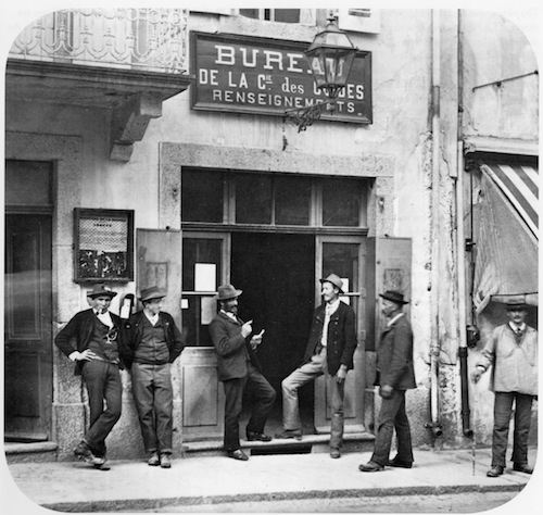 Chamonix war das erste Dorf in den Alpen, in dem das Bergf&uuml;hrerhandwerk mit der Festlegung von L&ouml;hnen und Arbeitsbedingungen reglementiert wurde. Jedoch scheint es, als h&auml;tten diese Bestimmungen zu den Spannungen zwischen den Bergf&uuml;hrern beigetragen, die in der vergangenen Nacht so laut deutlich wurden.